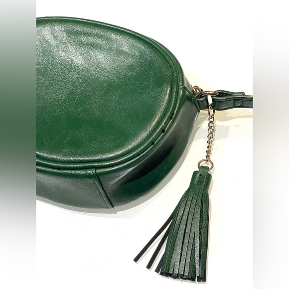 *NEW* Forever 21 Green Oval Crossbody / Shoulder Bag / Purse with Tassel - Picture 5 of 12